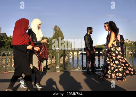 FRANCIA. PARIGI (75) DONNE MUSULMANE CHE INDOSSANO UN ABAYA Foto Stock