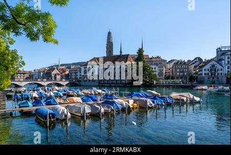 Grossmuenster, vista città con Limmat, centro città, Zurigo, Svizzera Foto Stock