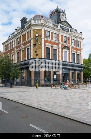 Archway Tavern, uno dei pub più rappresentativi della zona nord di Londra. Navigator Square, Highgate Hill, Archway, Londra, Inghilterra, REGNO UNITO Foto Stock