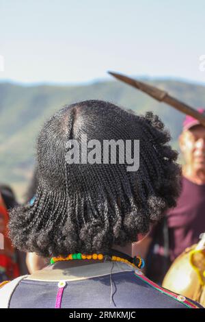 Membro femminile della tribù Gamo il popolo Gamo è un gruppo etnico etiope situato negli altopiani Gamo dell'Etiopia meridionale. Si trovano in mo Foto Stock