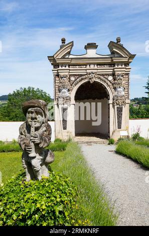 Paradise Garden con Grotta Giardino, Neuburg am Inn Castle, Neuburg am Inn, Lower Bavaria, Baviera, Germania Foto Stock