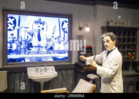 Charlie Chaplin, figura di cera, film il grande dittatore, Charlie Chaplin Museum, Chaplins World, Corsier-sur-Vevey, Canton Vaud, Svizzera Foto Stock