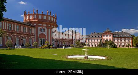 Palazzo Biebrich con la Rotonda dal lato del Parco del Palazzo, Wiesbaden, Assia, Germania Foto Stock