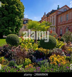 Palazzo Biebrich dal lato del parco del palazzo, Wiesbaden, Assia, Germania Foto Stock
