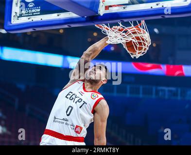 Manila, Filippine. 29 agosto 2023. L'egiziano Amr Zahran sbatte durante la partita del gruppo D tra Egitto e Messico alla Coppa del mondo FIBA 2023 a Manila, nelle Filippine, il 29 agosto 2023. Crediti: Rouelle Umali/Xinhua/Alamy Live News Foto Stock