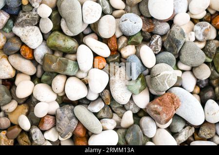 Primo piano della spiaggia di ciottoli. Ciottoli come sfondo. Foto Stock