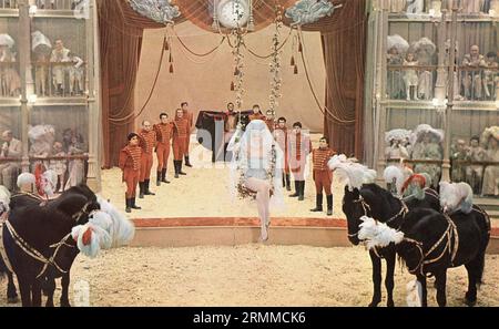 SANDRA MILO in GIULIETTA DEGLI SPIRITI / GIULIETTA DEGLI SPIRITI 1965 regista FEDERICO FELLINI storia Federico FELLINI e Tullio Pinelli musica Nino Rota art direction / costume design Piero Gherardi Rizzoli Film / Francoriz Production / Cineriz Foto Stock