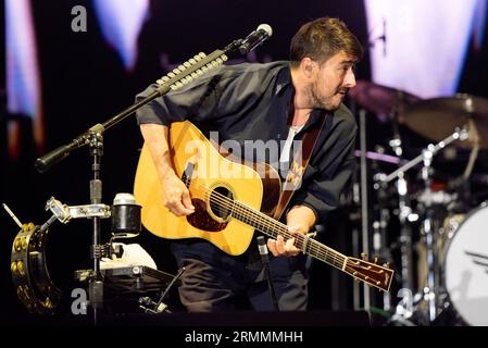 I Mumford and Sons si esibiscono al Victorious Festival 2023 a Portsmouth, Hampshire, Regno Unito il 27 agosto 2023 Foto Stock