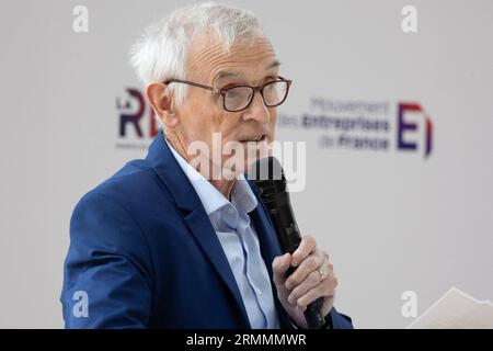 Parigi, Francia. 29 agosto 2023. Parigi, Francia, 29 agosto 2023. Il paleoclimatologo francese Jean Jouzel partecipa a un incontro degli imprenditori francesi (REF) organizzato dall'associazione francese dei datori di lavoro Movement of the Enterprises of France (MEDEF) presso l'ippodromo di Longchamp a Parigi, il 29 agosto 2023. Foto di Raphael Lafargue/ABACAPRESS.COM Credit: Abaca Press/Alamy Live News Foto Stock