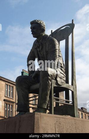 Statua di Charles Rennie Macintosh all'angolo tra Argyle e Elliot Street Finnieston, Glasgow Foto Stock