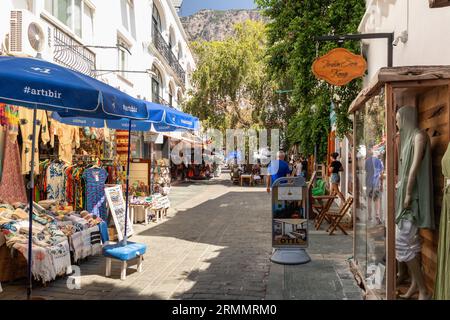 Pittoresca strada nella città vecchia di Kas. Kas è una città turca di mare nel sud-ovest della Turchia, Kas Turchia Foto Stock
