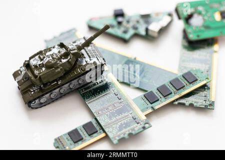 serbatoio militare e microcircuiti. mimetizzazione verde Foto Stock