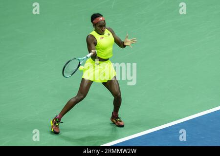 New York, New York, USA. 28 agosto 2023. Il Coco Gauff degli USA torna in campo durante la partita contro la tedesca Laura Siegemund agli US Open Championships al Billie Jean King Tennis Center di New York. Gauff ha vinto in tre set. (Immagine di credito: © Lev Radin/Pacific Press via ZUMA Press Wire) SOLO USO EDITORIALE! Non per USO commerciale! Foto Stock