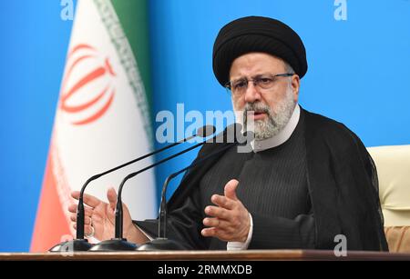 Teheran, Iran. 29 agosto 2023. Il presidente iraniano Ebrahim Raisi parla durante una conferenza stampa a Teheran, Iran, 29 agosto 2023. Crediti: Shadati/Xinhua/Alamy Live News Foto Stock