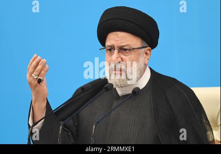 Teheran, Iran. 29 agosto 2023. Il presidente iraniano Ebrahim Raisi parla durante una conferenza stampa a Teheran, Iran, 29 agosto 2023. Crediti: Shadati/Xinhua/Alamy Live News Foto Stock