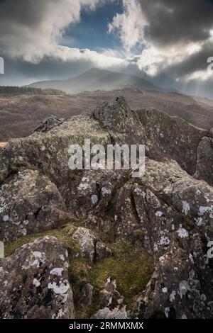 Vista di Moel Siabod e Llynnau Mymbyr da Y Pincin, Capel Curig, Cymru, Regno Unito Foto Stock