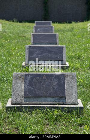 Szekesfehervar, Ungheria - 20 agosto 2023: Il Vecchio Cimitero dello Spirito Santo a Szekesfehervar contiene 2300 tombe tedesche della seconda guerra mondiale e 1200 tombe di Foto Stock