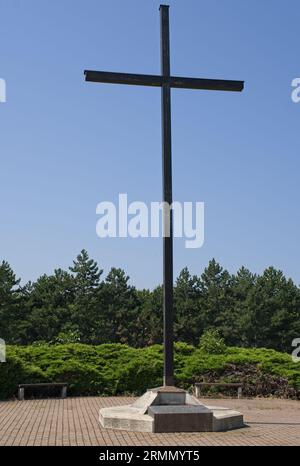 Szekesfehervar, Ungheria - 20 agosto 2023: Il Vecchio Cimitero dello Spirito Santo a Szekesfehervar contiene 2300 tombe tedesche della seconda guerra mondiale e 1200 tombe di Foto Stock