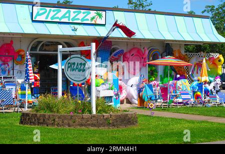 Un negozio sulla spiaggia e i suoi articoli in mostra a Cape Cod, Massachusetts, USA Foto Stock