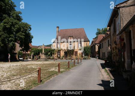 Visita il 24290 Montignac e Les Eyzies e Saint-Léon-sur-Vézère dordogne periford nord france Foto Stock