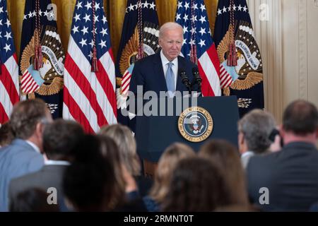 Il presidente degli Stati Uniti Joe Biden fa osservazioni sulla riduzione dei costi sanitari alla Casa Bianca di Washington, DC, 29 agosto 2023. Credito: Chris Kleponis/CNP Foto Stock