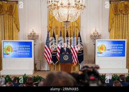 Il presidente degli Stati Uniti Joe Biden fa osservazioni sulla riduzione dei costi sanitari alla Casa Bianca di Washington, DC, 29 agosto 2023. Credito: Chris Kleponis/CNP /MediaPunch Foto Stock