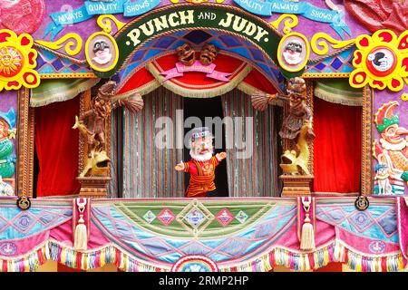 Spettacolo di marionette punch & Judy presso le alture di Abraham a Matlock, Derbyshire, Regno Unito Foto Stock