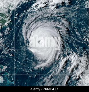 Miami, Stati Uniti. 29 agosto 2023. Immagine satellitare NOAA GEOS-East che mostra l'uragano Franklin mentre si muove lungo la costa orientale dell'Oceano Atlantico come una tempesta di categoria 4 con venti di 140 mph verso le Bermuda, il 29 agosto 2023. Credito: NESDIS/STAR/NOAA/Alamy Live News Foto Stock