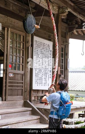 Giappone, Kyushu. Tempio Makiodo, campana del Tempio, o Gong. Foto Stock