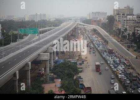 Dhaka Bangladesh.september 2,2023.Expressway in the making: Una veduta a volo d'uccello delle rampe in fase di costruzione della Dhaka Expressway at Foto Stock