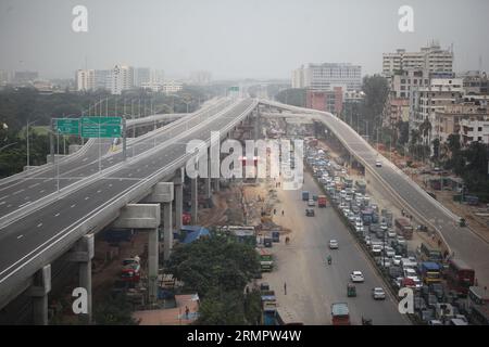 Dhaka Bangladesh.september 2,2023.Expressway in the making: Una veduta a volo d'uccello delle rampe in fase di costruzione della Dhaka Expressway at Foto Stock