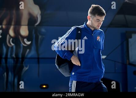 Zagabria, Croazia. 30 agosto 2023. Martin Baturina della Dinamo Zagabria è raffigurato mentre lascia l'aeroporto Franjo Tudjman di Zagabria davanti alla partita di UEFA Europa League Play-off 2nd leg contro lo Sparta Praha il 30 agosto 2023 a Zagabria, Croazia. Foto: Marko Lukunic/PIXSELL credito: Pixsell/Alamy Live News Foto Stock