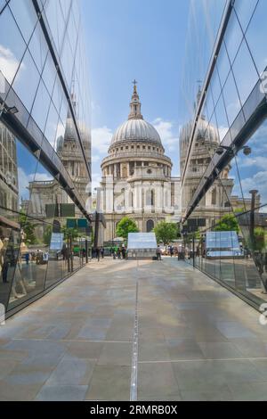 St Pauls nella città di Londra Foto Stock