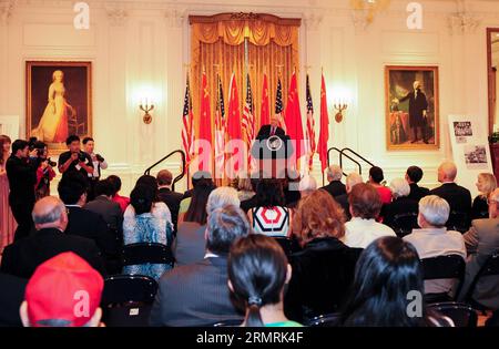 (140724) -- LOS ANGELES, (Xinhua) -- l'ex presidente della Nixon Foundation Sandy Quinn parla durante la cerimonia di apertura della mostra fotografica salute to Friendship - Images narra Cina-Stati Uniti Collaborazione durante la seconda guerra mondiale presso la Nixon Library di Yorba Linda City of California, Stati Uniti, 23 luglio 2014. Le foto sono state scattate dai soldati del corpo dei segnali dell'esercito statunitense in Cina durante la seconda guerra mondiale. (Xinhua/Zhang Chaoqun) U.S.-CHINA-WWII PHOTO EXHIBITION PUBLICATIONxNOTxINxCHN Los Angeles XINHUA ex presidente della Nixon Foundation Sandy Quinn interviene durante la cerimonia di apertura di T Foto Stock