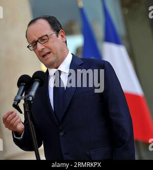 (140724) -- PARIGI, 24 luglio 2014 (Xinhua) -- il presidente francese Francois Hollande tiene un discorso all'Elysee di Parigi, in Francia, 24 luglio 2014. Gli elementi forniti suggerivano che l'aereo mancante di Air Algerie si fosse schiantato mentre sorvolava il Mali, il presidente francese Francois Hollande disse giovedì, impegnando la piena mobilitazione di mezzi militari per localizzare l'aereo MD-83. (Xinhua/Chen Xiaowei) FRANCE-PARIS-AIR ALGERIE FLIGHT-HOLLANDE PUBLICATIONxNOTxINxCHN Parigi 24 luglio 2014 XINHUA il presidente francese Francois Hollande tiene un discorso ALL'Elysee di Parigi in Francia 24 luglio 2014 l'elemento fornito su Foto Stock