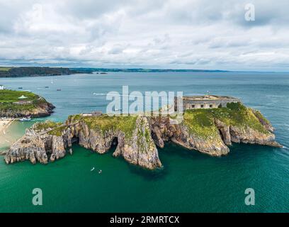 St Catherines Island e Fort da un drone, Tenby, Pembrokeshire, Galles, Inghilterra, Europa Foto Stock