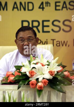 (140810) -- NAY PYI TAW, 10 AGOSTO 2014 -- il ministro degli Esteri del Myanmar Wunna Maung Lwin parla ai media in una conferenza stampa del 47° incontro dei ministri degli Esteri dell'ASEAN, del 21° Forum regionale dell'ASEAN e del 4° vertice dell'Asia orientale (EAS) incontro dei ministri degli Esteri al Myanmar International Convention Center (MICC) a Nay Pyi Taw, Myanmar, 10 agosto 2014. ) (Zjy) MYANMAR-NAY PYI TAW-47A RIUNIONE DEI MINISTRI DEGLI ESTERI ASEAN-CONFERENZA STAMPA UxAung PUBLICATIONxNOTxINxCHN Nay Pyi Taw 10 agosto 2014 i ministri degli Esteri del Myanmar Wunna Maung Lwin parlano ai media IN una conferenza stampa del 47° ministro degli Esteri dell'ASEAN Foto Stock