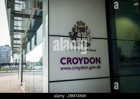 CROYDON, LONDRA - 29 AGOSTO 2023: Edificio del Consiglio di Croydon - sede dell'autorità governativa locale per il quartiere londinese di Croydon Foto Stock