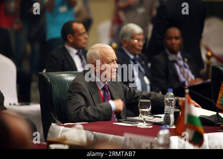 (140825) -- CAIRO, 25 agosto 2014 -- Nabil al-Arabi, Segretario generale della Lega araba, parla ai media durante la quarta riunione ministeriale per i paesi vicini della Libia al Cairo, Egitto, 25 agosto 2014. ) EGITTO-CAIRO-LIBIA-MEETING AhmedxGomaa PUBLICATIONxNOTxINxCHN Cairo Aug 25 2014 Nabil al Arabi Segretario generale della Lega araba parla ai media durante la 4a riunione ministeriale per i paesi limitrofi della Libia al Cairo Egitto Aug 25 2014 Egitto Cairo Libia Meeting PUBLICATIONxNOTxINxCHN Foto Stock