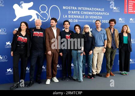 Laura Poitras, Martin McDonagh, Saleh Bakri, Damien Chazelle, Shu Qi, Jane Campion, Gabriele Mainetti, Santiago Mitre und mia Hansen-Love beim Photocall der internationalen Jury auf der Biennale di Venezia 2023 / 80. Internationale Filmfestspiele von Venedig im Palazzo del Casino. Venedig, 30.08.2023 Foto Stock