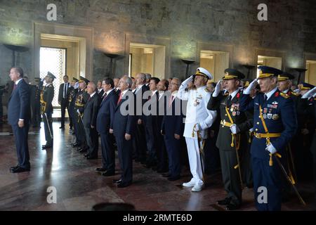 (140830) -- ANKARA, 30 agosto 2014 -- il presidente turco Recep Tayyip Erdogan (1st L) visita il mausoleo di Mustafa Kemal Ataturk, fondatore della Repubblica di Turchia ad Ankara, Turchia, il 30 agosto 2014. La Turchia celebra il 92° anniversario della vittoria della guerra d'indipendenza di sabato. ) TURCHIA-ANKARA-CERIMONIA DEL GIORNO DELLA VITTORIA MertxMacit PUBLICATIONxNOTxINxCHN Ankara ago 30 2014 il presidente turco Recep Tayyip Erdogan 1st l visita il Mausoleo di Mustafa Kemal fondatore della Repubblica di Turchia ad Ankara Turchia IL 30 2014 agosto la Turchia celebra l'anniversario della vittoria della WAS o Foto Stock