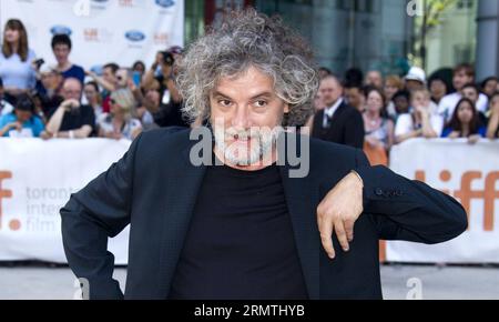 (140906) -- TORONTO, 5 settembre 2014 -- il regista Francois Girard arriva per la prima del film Boychoir alla Roy Thomson Hall durante il 39° Toronto International Film Festival a Toronto, Canada, 5 settembre 2014. ) CANADA-TORONTO-INTERNATIONAL FILM FESTIVAL zouxzheng PUBLICATIONxNOTxINxCHN Toronto 5 settembre 2014 il regista Francesco Girard arriva per la prima del film ALLA Roy Thomson Hall durante il 39 ° Toronto International Film Festival a Toronto Canada 5 settembre 2014 Canada Toronto International Film Festival PUBLICATIONxNOTxINxCHN Foto Stock