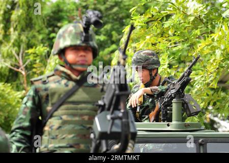 (140911) -- BANGKOK, 11 settembre 2014 -- i soldati thailandesi esibiscono armi durante il Thai Army Research Day 2014 all'Army Club di Bangkok, Thailandia, l'11 settembre 2014. ) THAILAND-BANGKOK-WEAPON-EXPO-ARMY RachenxSageamsak PUBLICATIONxNOTxINxCHN Bangkok 11 settembre 2014 soldati thailandesi esibiscono armi durante il Thai Army Research Day 2014 PRESSO L'Army Club di Bangkok Paese thailandese L'11 settembre 2014 Bangkok paese thailandese Bangkok Weapon EXPO Army PUBLICATIONxNOTxINxCHN Foto Stock