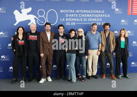 Venezia, Italia. 30 agosto 2023. I membri della giuria Laura Poitras, Martin McDonagh, Santiago Mitre, il presidente della giuria Damien Chazelle, i membri della giuria Shu Qi, Jane Campion, Gabriele Mainetti, Saleh Bakri e mia Hansen-Love partecipano a una photocall al 80° Festival Internazionale del Cinema di Venezia il 30 agosto 2023 a Venezia, Italia. Foto di Marco Piovanotto/ABACAPRESS.COM credito: Abaca Press/Alamy Live News Foto Stock