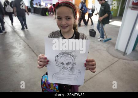 (140920) -- BUENOS AIRES, 19 settembre 2014 -- Una ragazza mostra il suo ritratto zombie durante il festival internazionale Comicopolis 2014, al Tecnopolis forum, a Buenos Aires, capitale dell'Argentina, 19 settembre 2014. Martin Zabala) (zjy) ARGENTINA-BUENOS AIRES-COMIC-FESTIVAL e MARTINxZABALA PUBLICATIONxNOTxINxCHN Buenos Aires 19 settembre 2014 una ragazza mostra il suo ritratto Zombie durante il Festival Internazionale del Comic Comicopolis 2014 AL Forum di Buenos Aires capitale dell'Argentina 19 settembre 2014 Martin Zabala Argentina Buenos Aires Comic Festival e MartinXZabala PUBLICATIONXZabala PUBLTIONALA NOTxINCHN Foto Stock