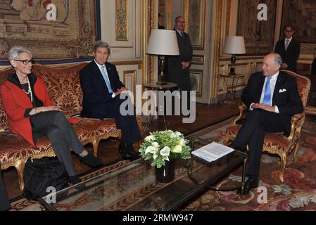 (141014) -- PARIGI, 13 ottobre 2014 -- il ministro degli Esteri francese Laurent Fabius (R) incontra il segretario di Stato americano John Kerry (2nd L) a Parigi 13 ottobre 2014. ) FRANCE-U.S.-FABIUS-KERRY-MEETING chenxxiaowei PUBLICATIONxNOTxINxCHN Parigi OCT 13 2014 i ministri degli Esteri francesi Laurent Fabius r incontrano il Segretario di Stato americano John Kerry 2nd l a Parigi OCT 13 2014 Francia U S Fabius Kerry Meeting PUBLICATIONxNOTxINxCHN Foto Stock