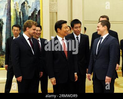 Il vicepresidente cinese li Yuanchao (fronte C) incontra una delegazione giovanile russa di 100 membri guidata da Sergey Pospelov, capo dell'Agenzia federale per gli affari giovanili della Federazione Russa, presso la sala grande del popolo di Pechino, capitale della Cina, 24 ottobre 2014. ) (Wyl) CHINA-BEIJING-li YUANCHAO-RUSSIAN YOUTH DELEGATION-MEETING (CN) RaoxAimin PUBLICATIONxNOTxINxCHN il vicepresidente cinese Left Yuan Chao C Front incontra una delegazione giovanile russa di 100 membri guidata da Sergey Pospelov capo dell'Agenzia federale per gli affari giovanili della Federazione russa PRESSO la grande sala delle celebrità di Pechino Capit Foto Stock