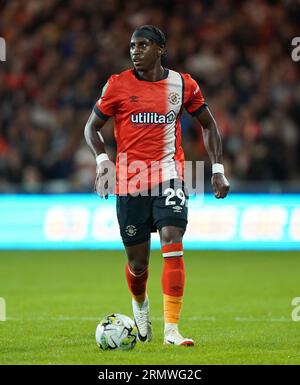 Amari'i Bell di Luton Town durante la partita del secondo turno della Carabao Cup a Kenilworth Road, Luton. Data foto: Martedì 29 agosto 2023. Foto Stock