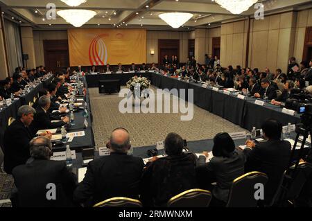 (141106) -- BISHKEK, 6 novembre 2014 -- i delegati partecipano alla tredicesima conferenza ministeriale della cooperazione economica regionale dell'Asia centrale (CAREC) a Bishkek, capitale del Kirghizistan, 6 novembre 2014. La riunione CAREC di due giorni è chiusa qui il giovedì. ) KIRGHIZISTAN-BISHKEK-CAREC-RIUNIONE MINISTERIALE Roman PUBLICATIONxNOTxINxCHN Bishkek 6 novembre 2014 delegati partecipano alla 13a Conferenza ministeriale della cooperazione economica regionale dell'Asia centrale CAREC a Bishkek capitale del Kirghizistan 6 novembre 2014 la riunione CAREC di due giorni si è chiusa qui giovedì Kyrgyzstan Bishkek CAREC riunione ministeriale CAREC Nov Foto Stock