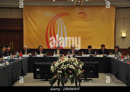 (141106) -- BISHKEK, 6 novembre 2014 -- i delegati partecipano alla tredicesima conferenza ministeriale della cooperazione economica regionale dell'Asia centrale (CAREC) a Bishkek, capitale del Kirghizistan, 6 novembre 2014. La riunione CAREC di due giorni è chiusa qui il giovedì. ) KIRGHIZISTAN-BISHKEK-CAREC-RIUNIONE MINISTERIALE Roman PUBLICATIONxNOTxINxCHN Bishkek 6 novembre 2014 delegati partecipano alla 13a Conferenza ministeriale della cooperazione economica regionale dell'Asia centrale CAREC a Bishkek capitale del Kirghizistan 6 novembre 2014 la riunione CAREC di due giorni si è chiusa qui giovedì Kyrgyzstan Bishkek CAREC riunione ministeriale CAREC Nov Foto Stock